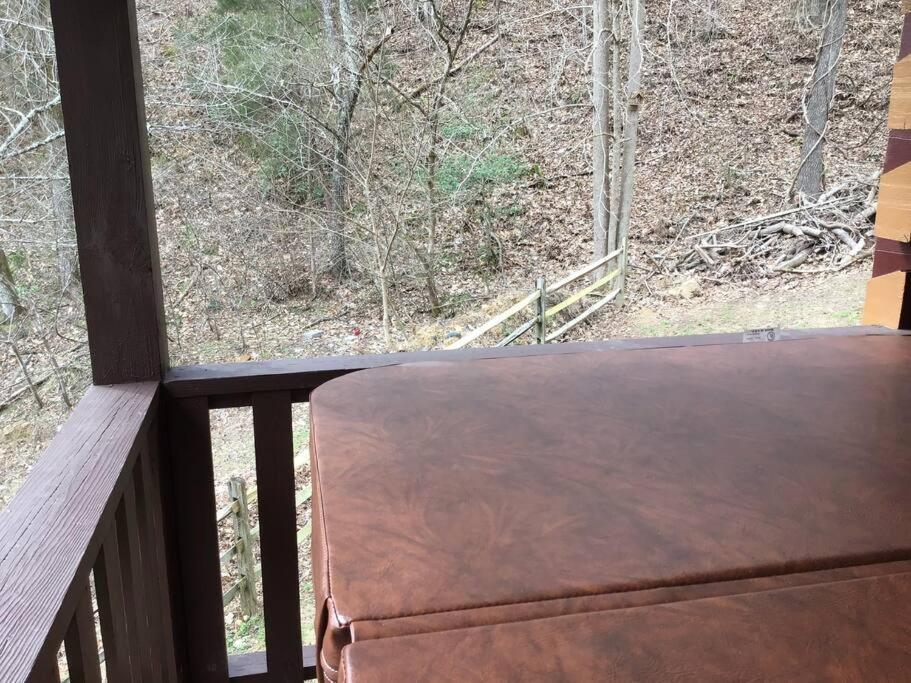 Holiday home Dollywood! Brand New Dancing Bear 3-bear Tracks *