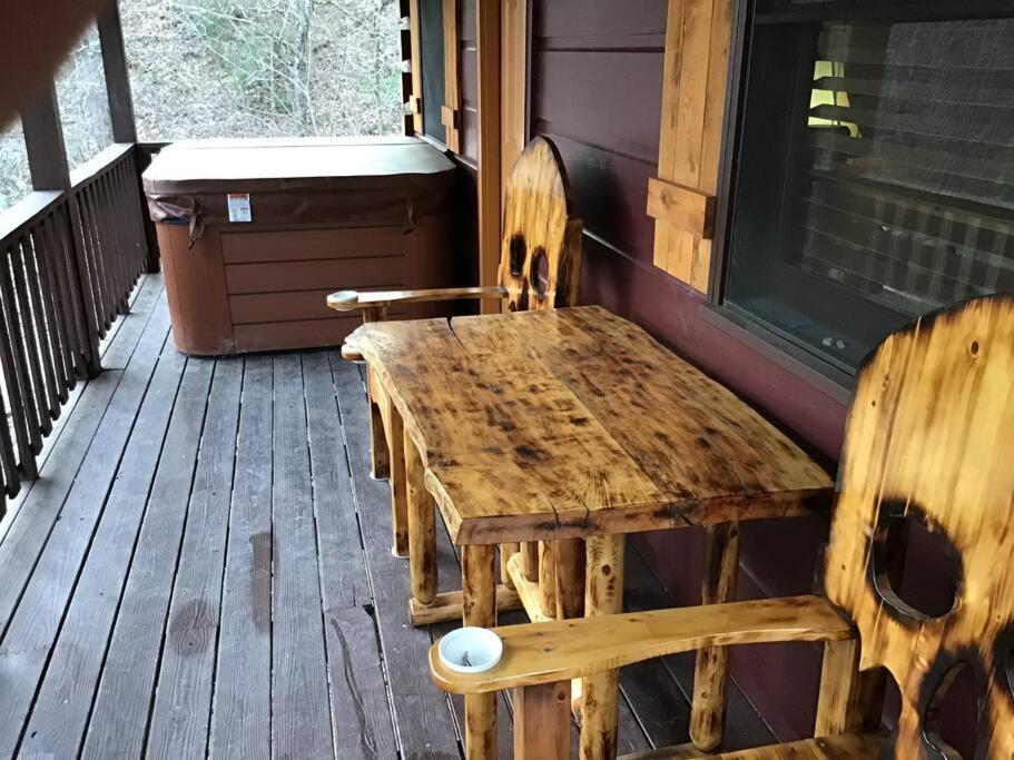 Holiday home Dollywood! Brand New Dancing Bear 3-bear Tracks *