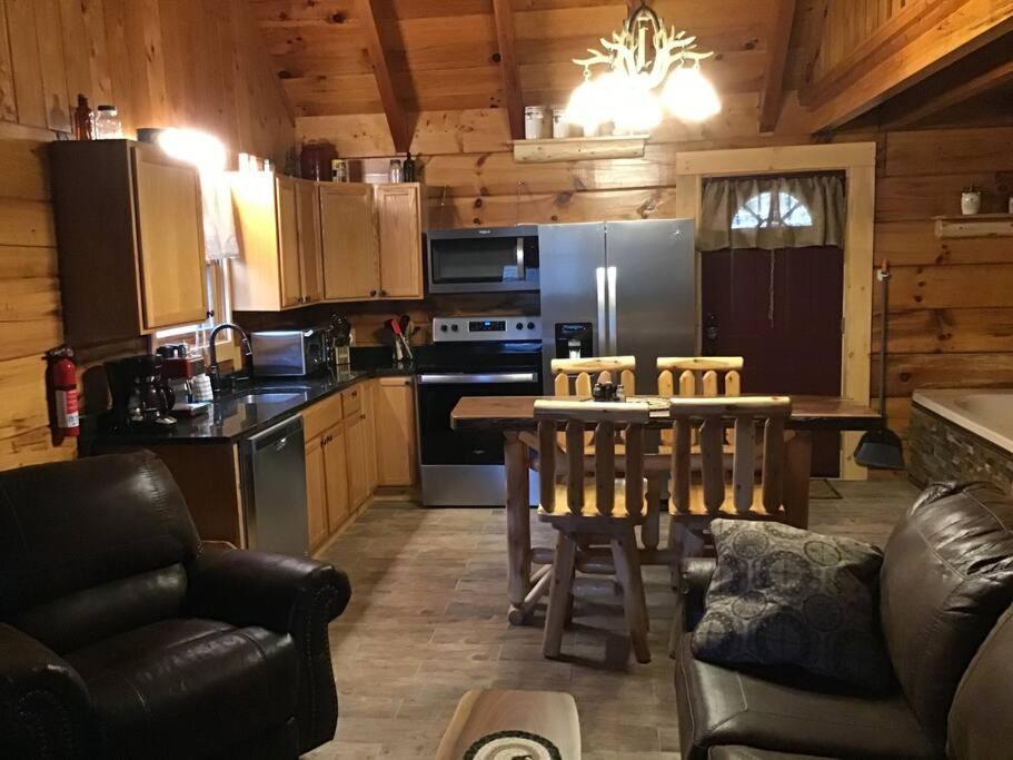 Dollywood! Brand New Dancing Bear 3-bear Tracks Casa vacanze