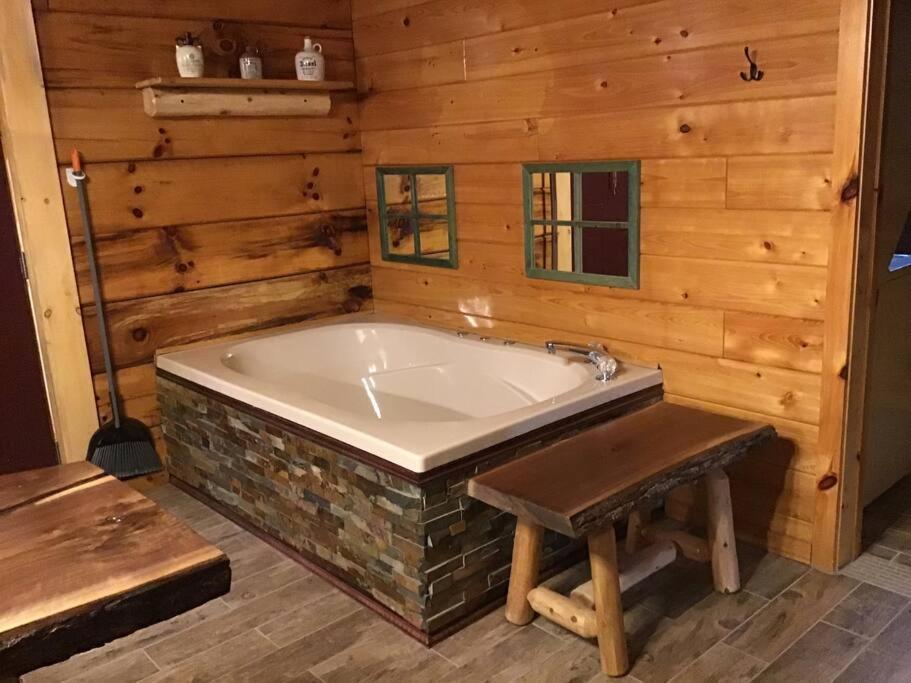 Casa vacanze Dollywood! Brand New Dancing Bear 3-bear Tracks