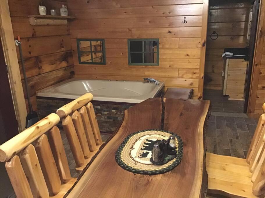 Casa vacanze Dollywood! Brand New Dancing Bear 3-bear Tracks